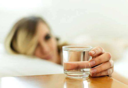 隔夜水有毒 还能喝吗 终于有标准答案了,了解益健康