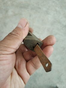 铁钥匙是后配的铜锁,品相如图 