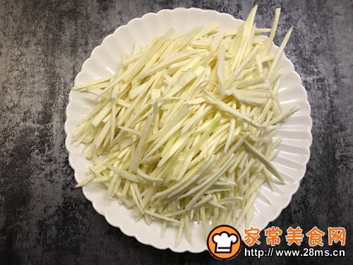 茭白炒三丝的家常做法 家常美食网 