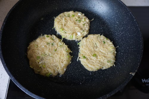 土豆丝饼的做法,可乐饼的做法