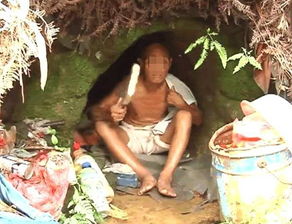 七旬老人住在山洞,靠吃野果子维持生活,结果被警察带走