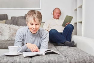 爱读书的人活得比较久 每天阅读30 分钟,寿命延长23 个月 