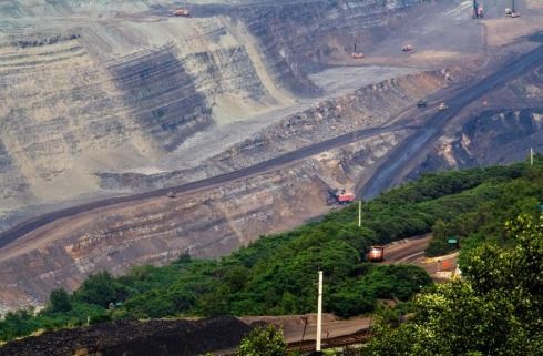 中国第一露天矿,煤层厚55米,开采了120年之久,今成为热门景点