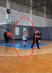 组图 赵本山儿子与队友打篮球默契十足 进球后手舞足蹈画面搞笑 