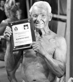83岁老人抗癌2年再登赛场 成世界最老健美先生