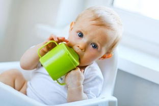 宝宝用鸭嘴杯喝奶好不好 