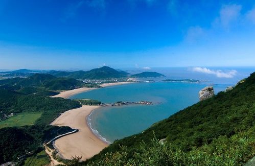 浙江巨浪风景区  形容海边浪很大的诗句？