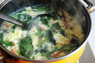 菠菜蛋花汤的正宗做法 如果要是想做菠菜鸡蛋汤，菠菜还须焯一下水吗？ 