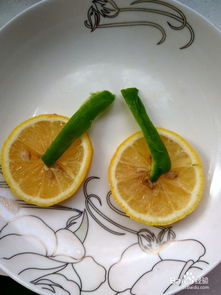 教幼儿简单的水果蔬菜拼盘 