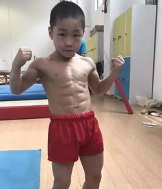 7岁男孩练出8块腹肌,儿童健身到底该不该提倡 
