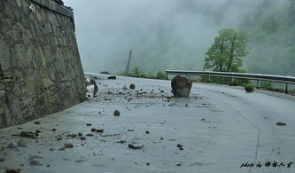 艰险山路行 去往四姑娘山的路上