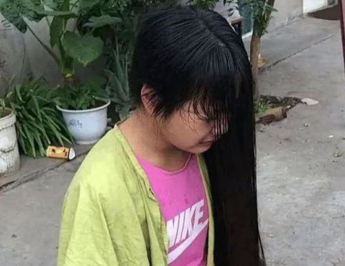 学校要求男女 统一短发 ,女生集体崩溃,网友 直接当尼姑吧