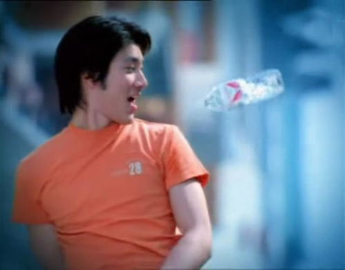 21年前王力宏娃哈哈的广告中,那个清纯小女生,竟然是刘涛