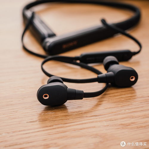 挂脖式降噪耳机的紫禁之巅 Bose QC30与索尼WI 1000XM2