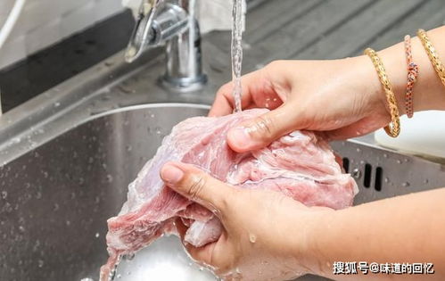 用流动水冲洗生肉,比不洗还脏 看专家建议如何洗肉 清水 