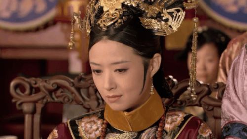 她是耿直的金牛座, 在节目中搭档陈赫, 因嫌弃婚变的陈赫而得罪人