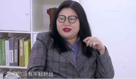 被称为行走的荷尔蒙,给李佳琪涂口红让他呼吸急促,男女通吃啊