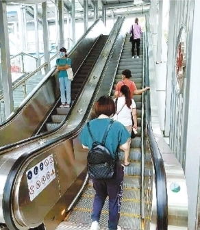 武汉8座人行天桥已加装电梯 今后新建天桥均会考虑设无障碍坡道或电梯