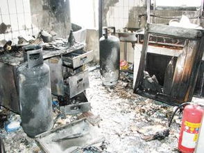 换瓦斯桶气管脱落引发爆炸 工人受伤厨房毁