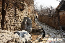 山上垒的石头小屋是干啥用的(山顶上垒的石头)