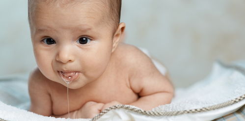 宝宝爱吐舌头有6个原因,小小动作却能反应智商高低,家长要会看