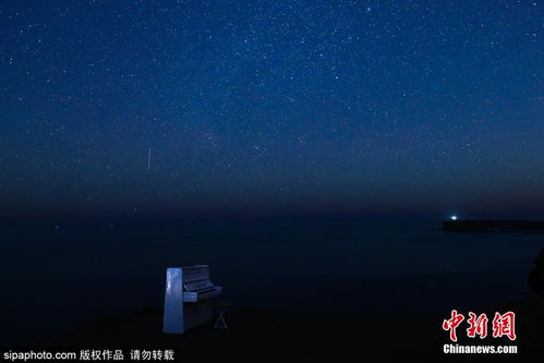 双子座流星雨绽放静谧夜空 