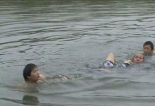 花式作死 男子把狗扔水里测试会不会游泳 狗上来了他却溺亡 