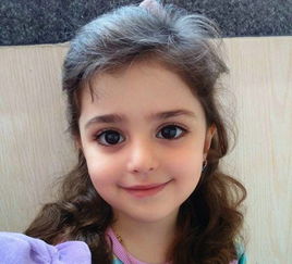 8岁女孩因太美被封全球最美女孩,被网友称为小迪丽热巴 