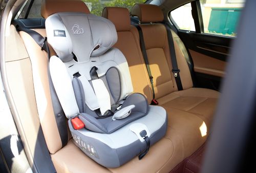 驾驶时如有儿童同行需使用安全座椅,安装在哪里最安全蚂蚁庄园4月6日每日一题答案