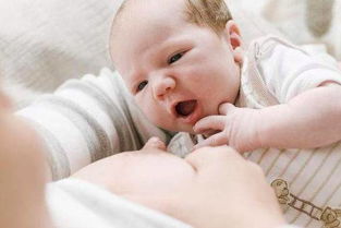 3个月宝宝吐奶(3个月的宝宝总是吐奶)