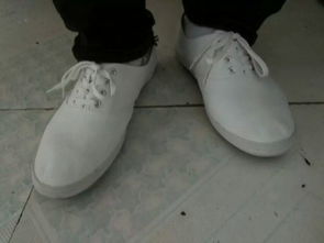 男生爱穿白鞋 