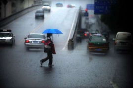 长沙突降暴雨多家民居被淹 水深齐腰 生活频道 