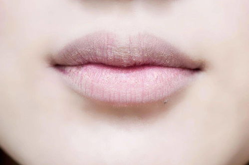 这4个坏习惯,会让女性的嘴唇越变越丑,若你也有,尽早改正