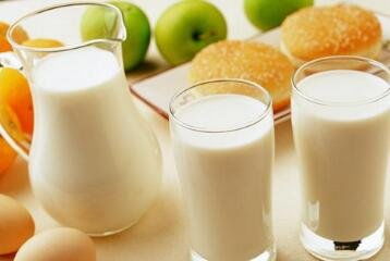 纯牛奶的功效与作用(长期喝纯牛奶的功效与作用是什么)