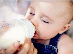 宝宝一个月大概要吃多少奶粉,在奶粉上一个月花多少钱 
