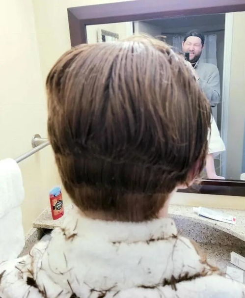 在家剪发的结果 不能太信任室友的剪发天赋