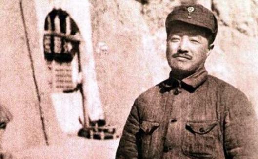 哈尔滨有一座没简历的墓碑,竟是贺龙元帅的爱将 陈赓将军的挚友