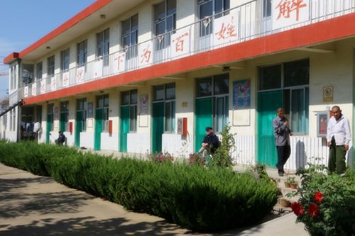 年轻人不生孩子老了去住养老院 别天真,先看看养老院 潜规则