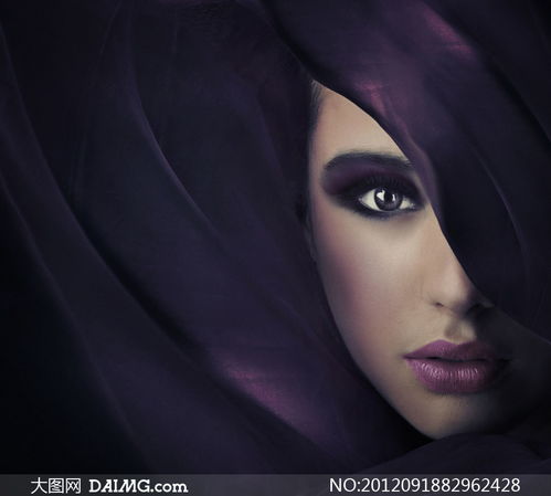 紫色布遮住眼睛的美女摄影高清图片 