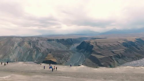 新疆自驾游的免费景点 峡谷真是壮观 真不比国外差 