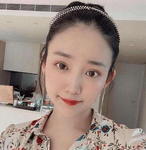 绿地女主张某近照曝光,相貌甜美可爱,网友 真有那么清纯就好了