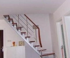 楼梯的位置对风水家居的影响(靠楼梯的房间风水好不好)