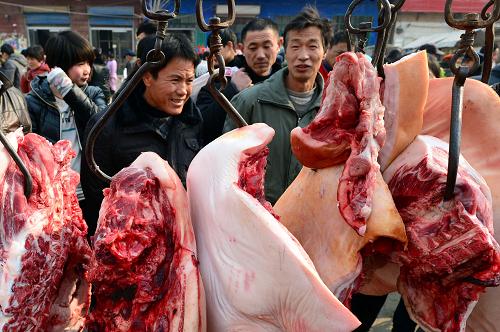 卖猪肉真挣钱,一年挣了好几个亿,连北大的大学生都在卖