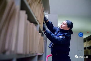 车管警花温暖如玉 温情就在市民身边