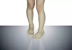 踮脚 X型腿 O型腿 内八字要警惕 丑丑脚型怎么治 
