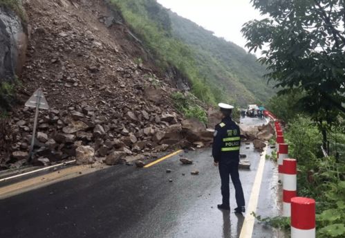 山东一家五口自驾太行1号公路,突遇暴雨,落石泥石流真...,暴雨夜袭四川冕宁一家5口遇难，此次暴雨有多少人受灾？-第3张图片