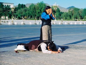 三跪九叩打一生肖,中国传统婚礼：虚伪的“礼仪”，真实的“迷信”