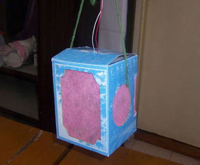 如何用餐巾纸盒制作兔子灯笼 