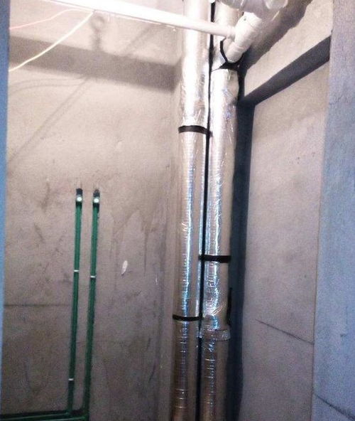 楼上的水管怎么弄好看些 粗水管怎么包才好看不影响装修效果