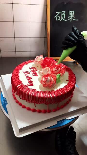 送喜欢的女孩子什么生日蛋糕好 这款网红创意玫瑰蛋糕真漂亮,表白成功率百分百 